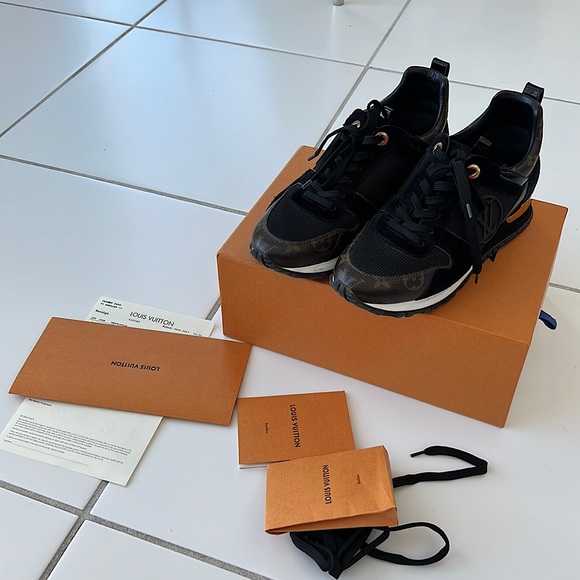 Louis Vuitton RUN AWAY SNEAKER size 39 and 8 USA - Picture 3 of 11